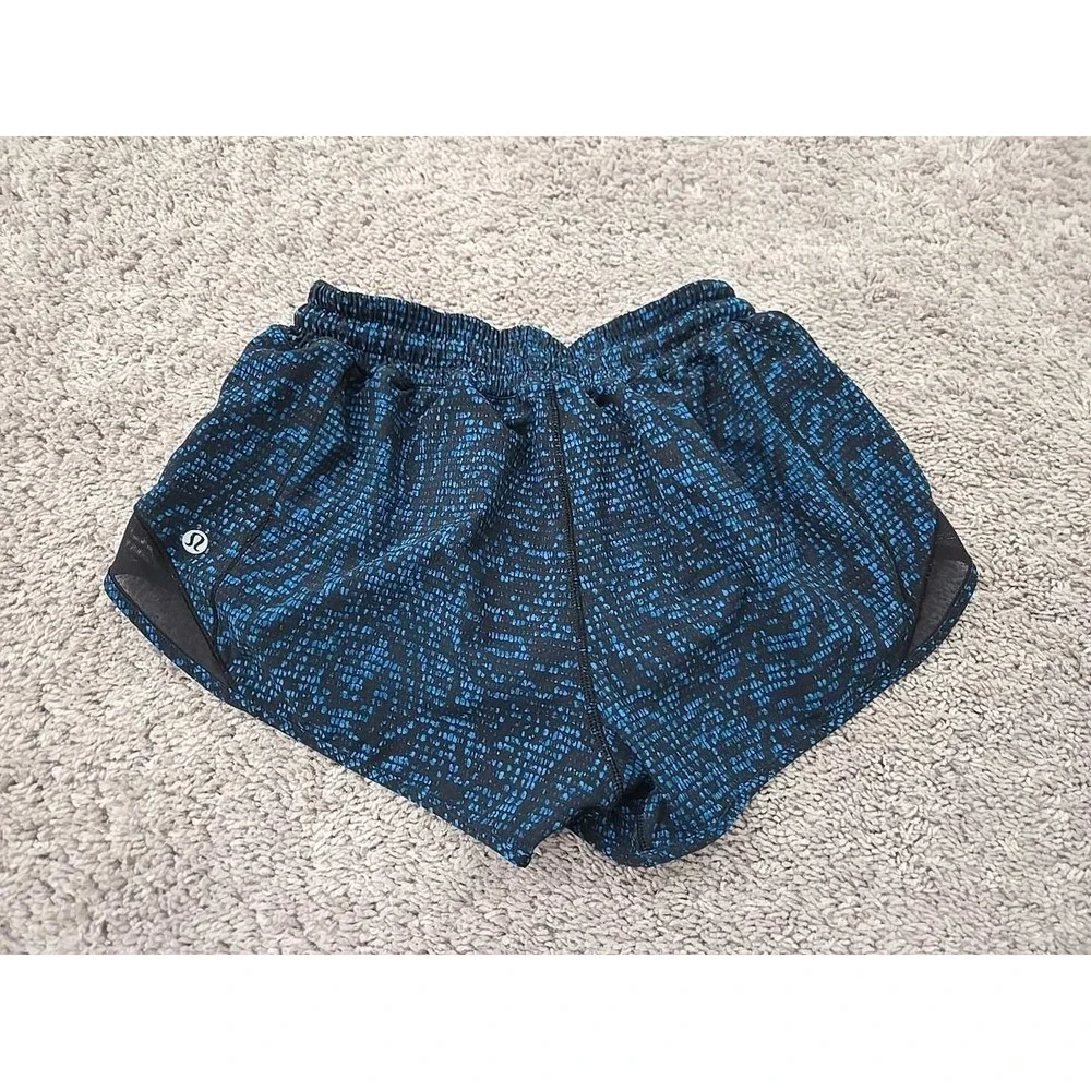 Lululemon Shorts Womens 6 Blue Black‎ Abstract Running Athleisure Gym